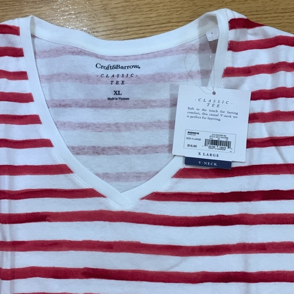 Croft & Barrow classic tee v- neck red on white striped NWT - Picture 4 of 5